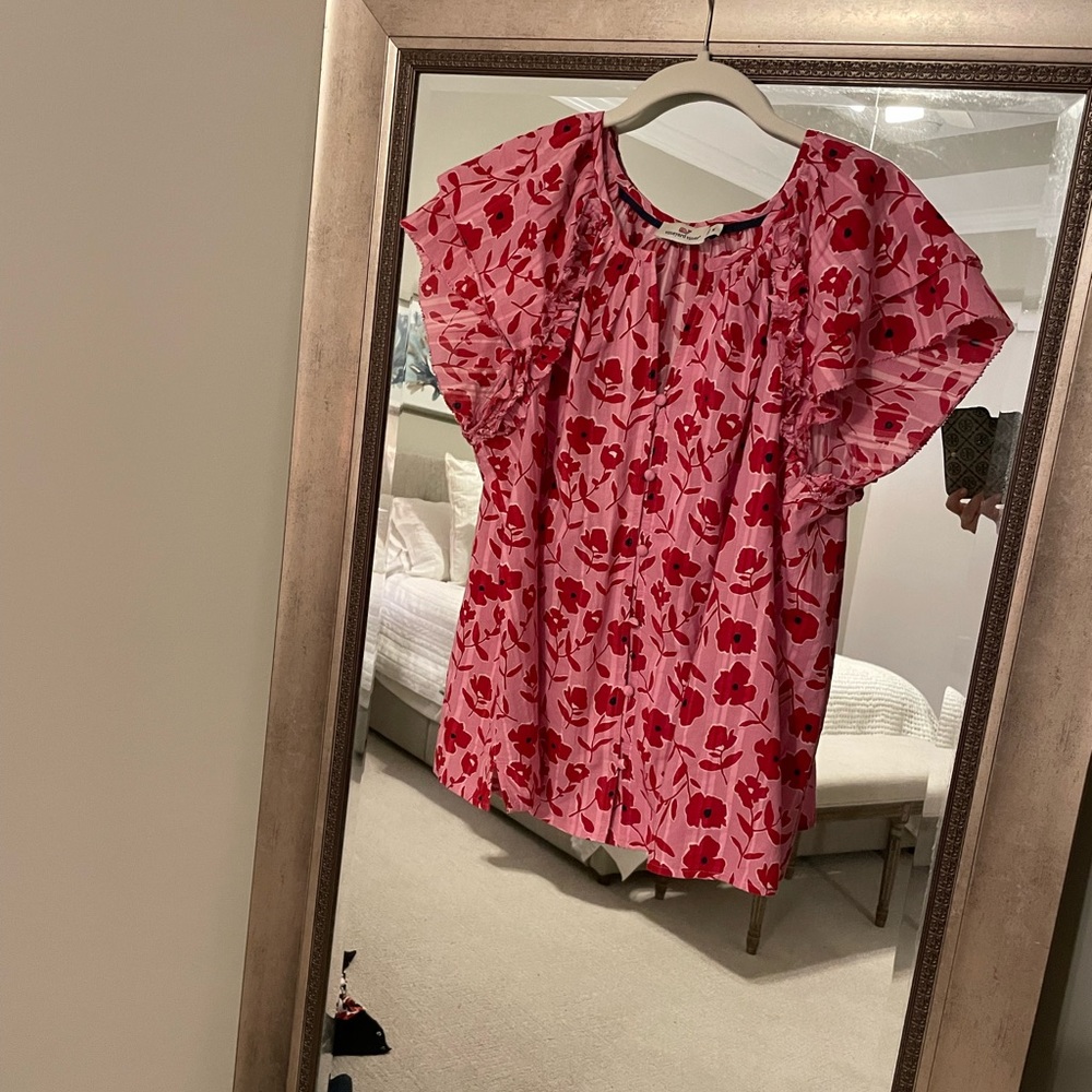 Brand New  Vineyard Vines (without tags) Ruffle floral top